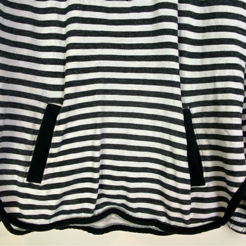 Duffield Lane Quarter Zip - Picture 6 of 10